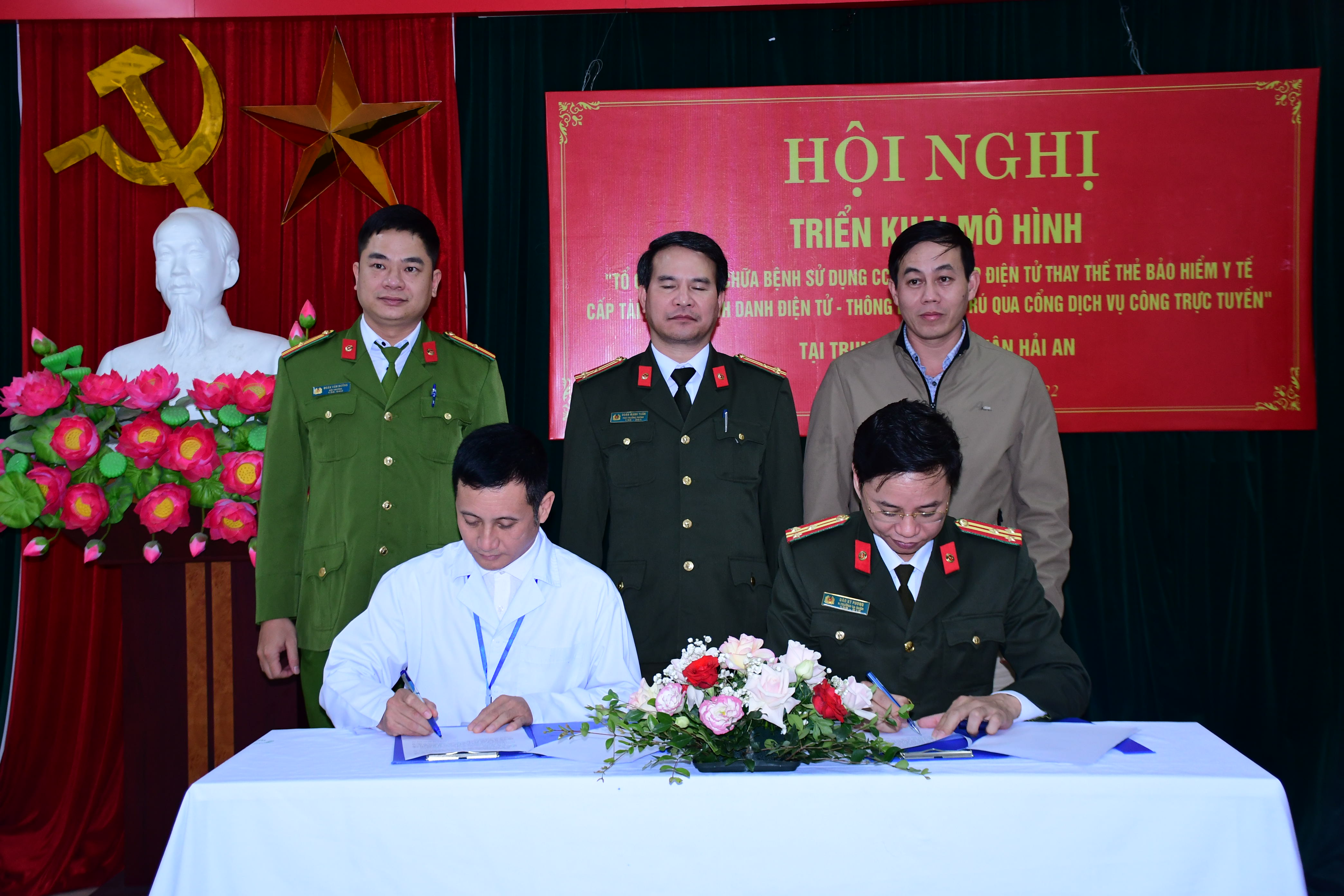 Nhân dân cảm ơn cán bộ Đội 4, Phòng Cảnh sát QLHC về TTXH